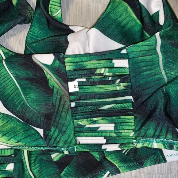 Bikini - Picture 3 of 4